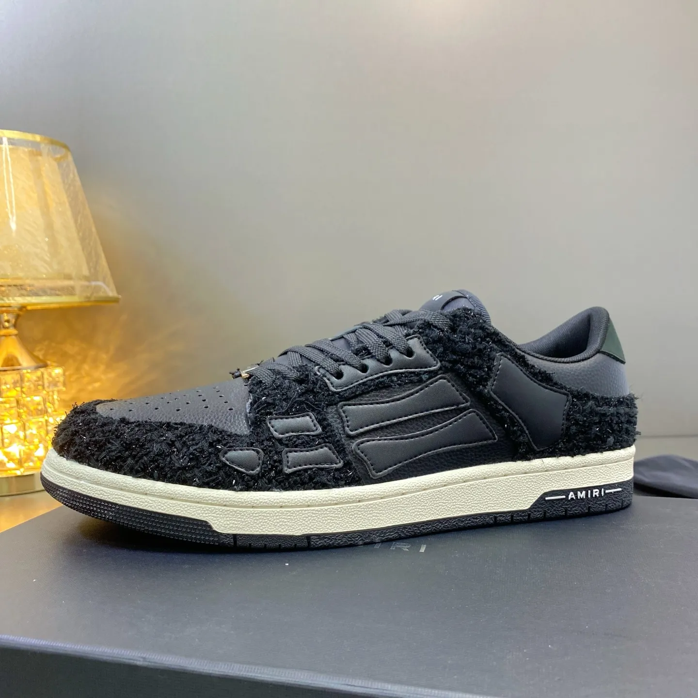 p580🐮🐮AMIRI Couple Style👑 The latest The Pacific Series Couple Style💀🦴Bone Stars Casual Sports Shoes Skateboard Shoes✔️ AMIRI's Pacific shoes are a sneaker that combines luxury and street style. Many celebrities and Internet celebrities have the same style. Its design and workmanship are very exquisite. Made of high-grade cow leather, soft to the touch and highly durable. 💎Fabrics: Original custom imported first-layer cowhide 💎Inner lining: Original customized breathable mesh 💎Foot: Original injection molded one-piece, comfortable, wear-resistant and not tiring for feet 💎Outsole: Original 1:1 molded three-color sole Original outsole 💎Sole thickness: 3CM 💎Size: Female 35-40 Male 39-46 💎Price; Top version 👑Special remarks Remark: (Female size 34 40 . Men's sizes 38 45 46 are customized and cannot be returned or exchanged. Please note when ordering! Thank you🤝🤝